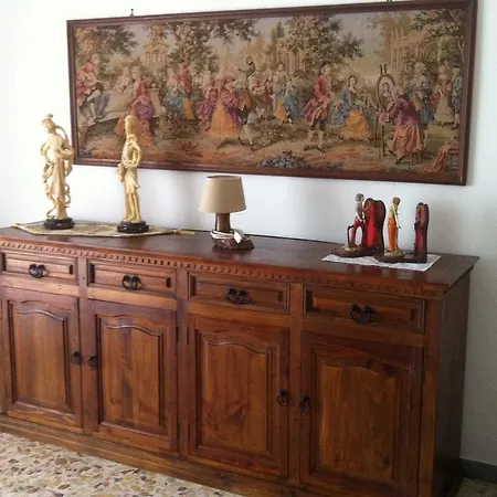 Ξενοδοχείο με διαμερίσματα Cav Costa Degli Etruschi 3*